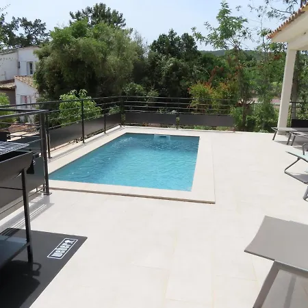 וילה Les De La U Veniqui