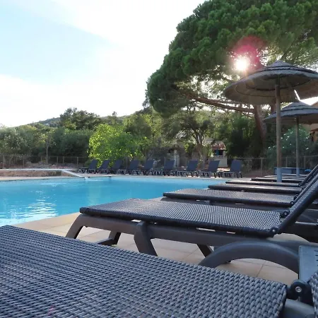 וילה Les De La U Veniqui פאבונה