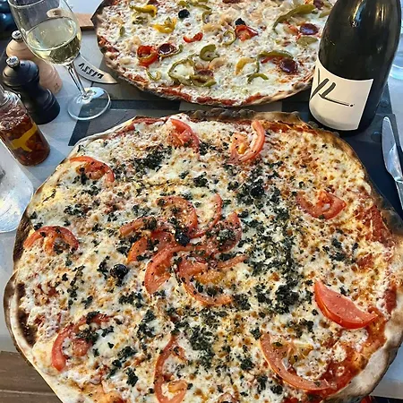 Les De La U Veniqui וילה