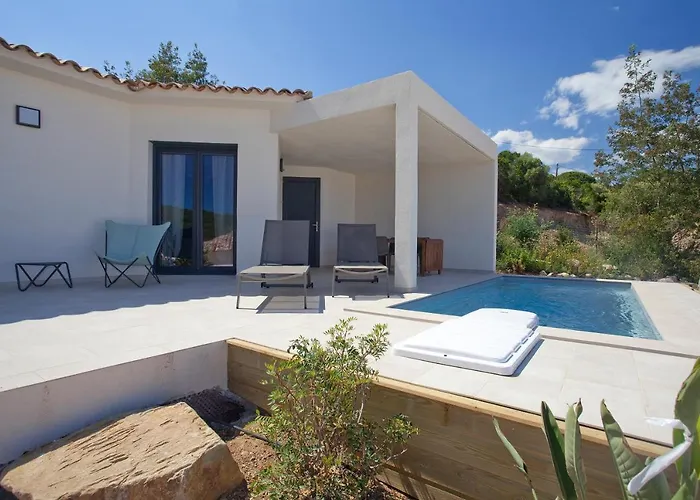 Les De La U Veniqui Favone