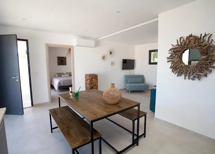 Les De La U Veniqui Vila Favone