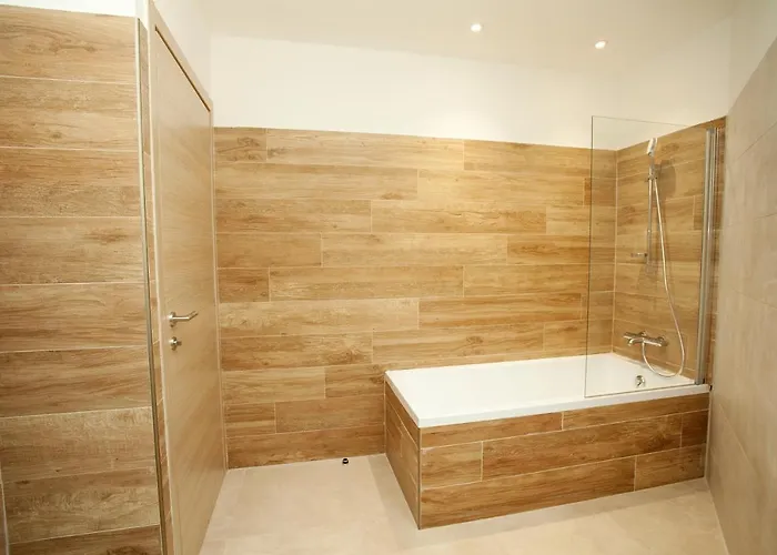 Les De La U Veniqui Vila