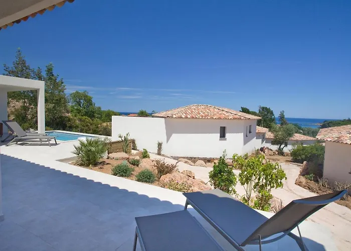 Les De La U Veniqui Favone