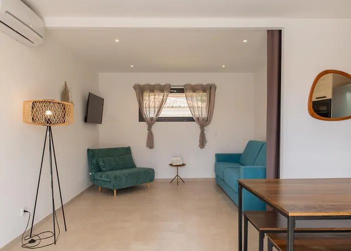 Les De La U Veniqui Favone